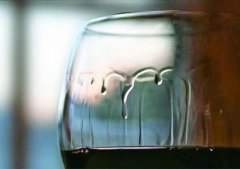 “挂杯”难定酒质高低