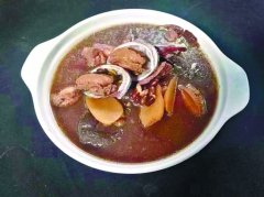 熟地黑豆煲鲜鲍鱼