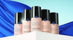 Armani 锁光粉底液  高光焦点