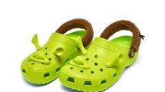 Crocs还原史力加 招牌大耳绿鞋